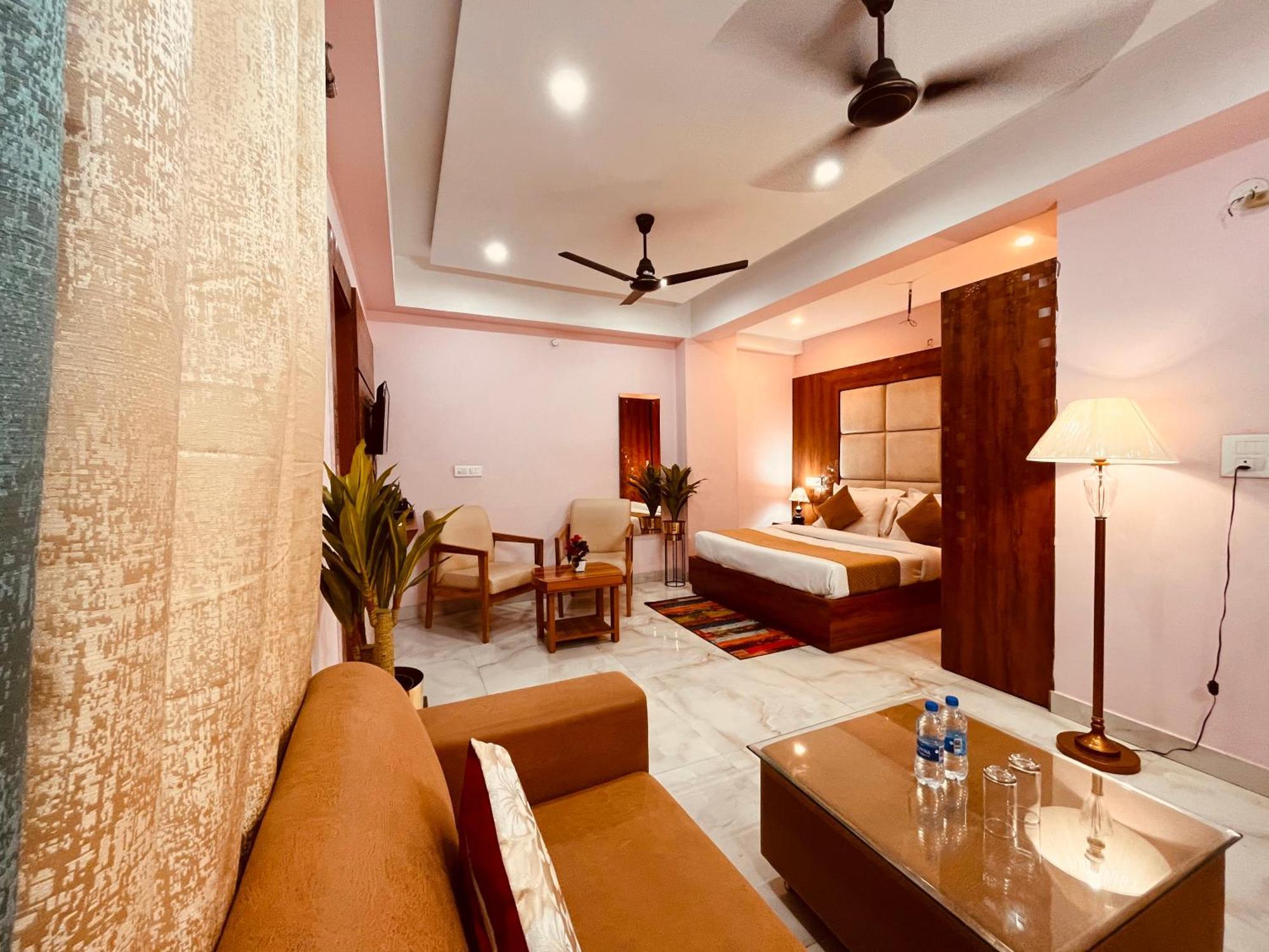 Golden Temple View By La Casa, #top Rated #most Awarded #swimming Pool #prime Location #luxury #parking #rooftop Cafe Hotel Amritsar