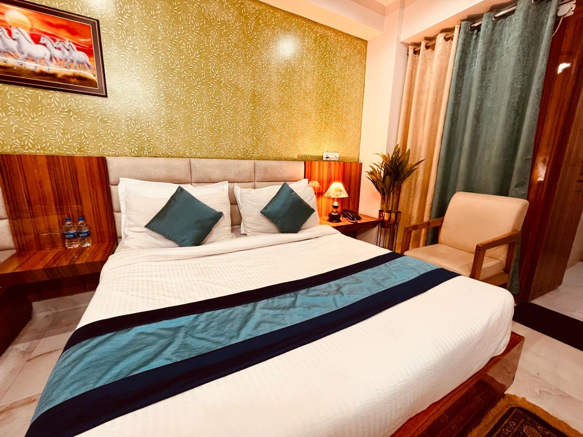 Golden Temple View By La Casa, #top Rated #most Awarded #swimming Pool #prime Location #luxury #parking #rooftop Cafe 4*