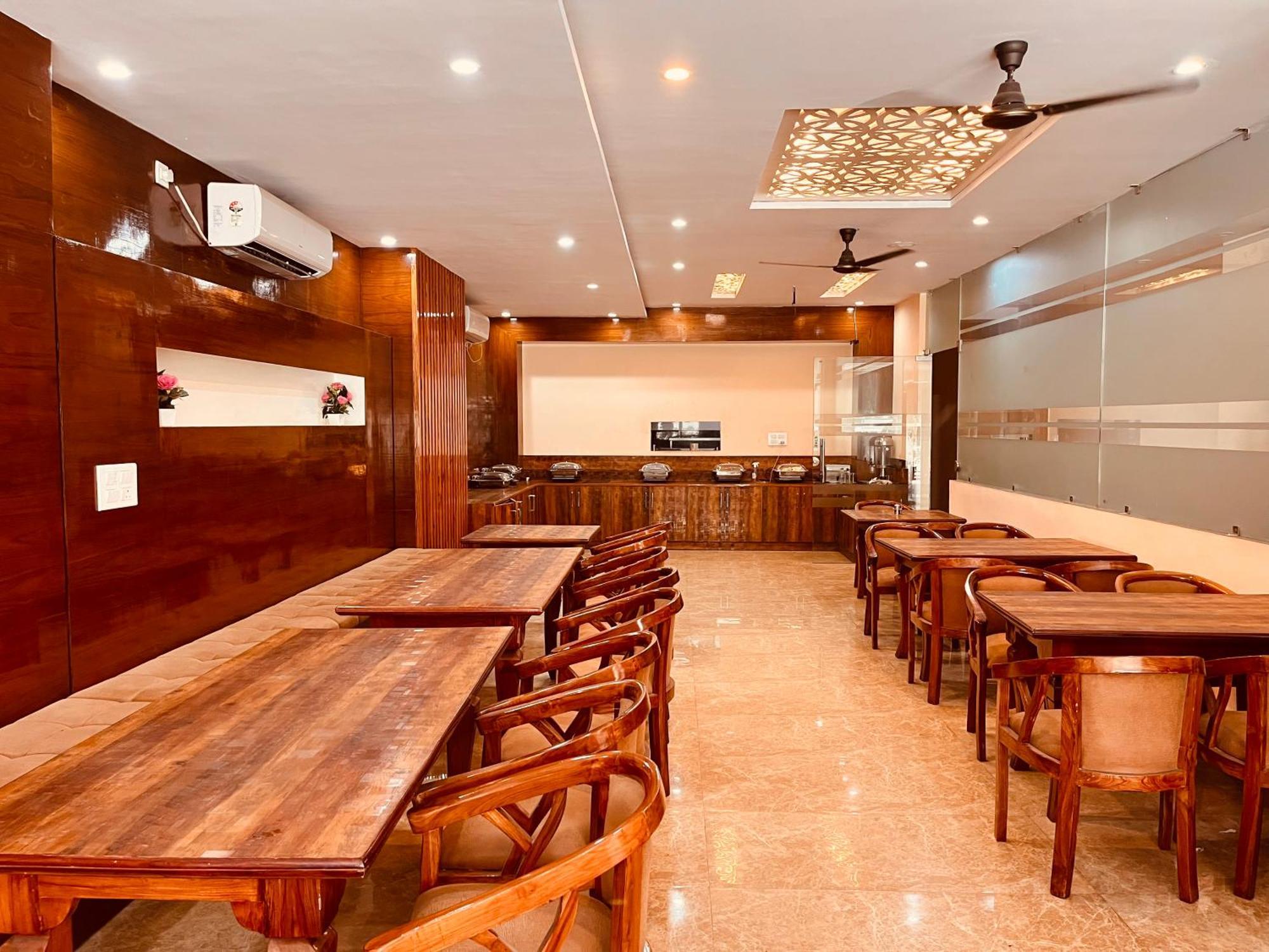 Golden Temple View By La Casa, #top Rated #most Awarded #swimming Pool #prime Location #luxury #parking #rooftop Cafe Hotel Amritsar